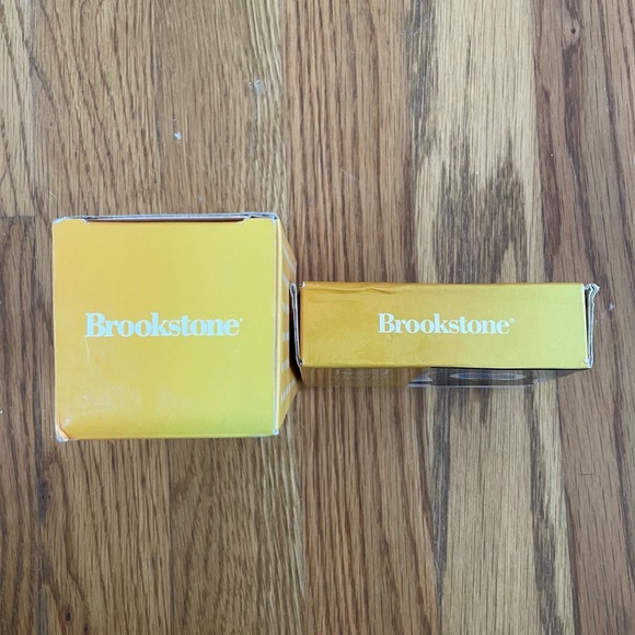 Brookstone Universal Voltage & Outlet Adapter & Dual Time Zone Clock - Picture 2 of 10